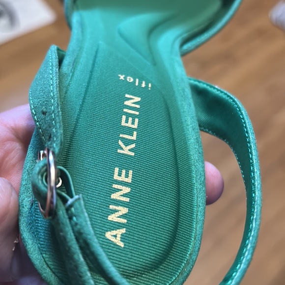 Ann Klein Pointy Toe Slingback Green Shoe - Picture 2 of 6